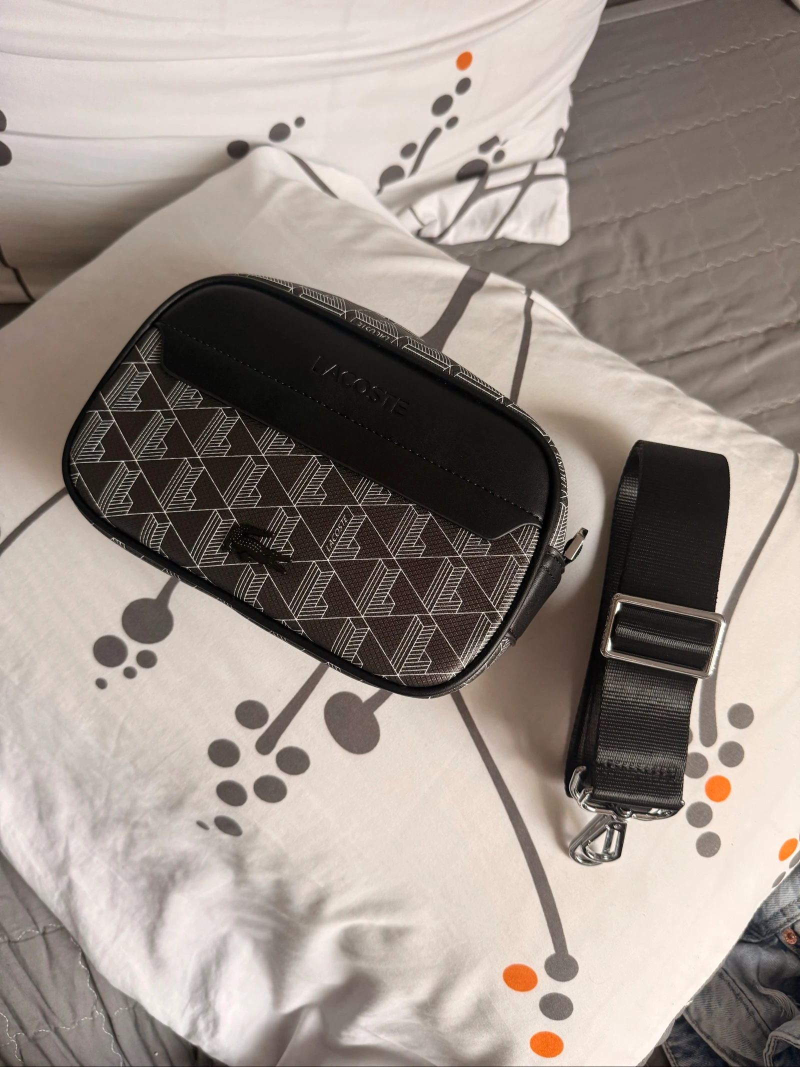Sac bandoulière Lacoste Monogram – Neuf